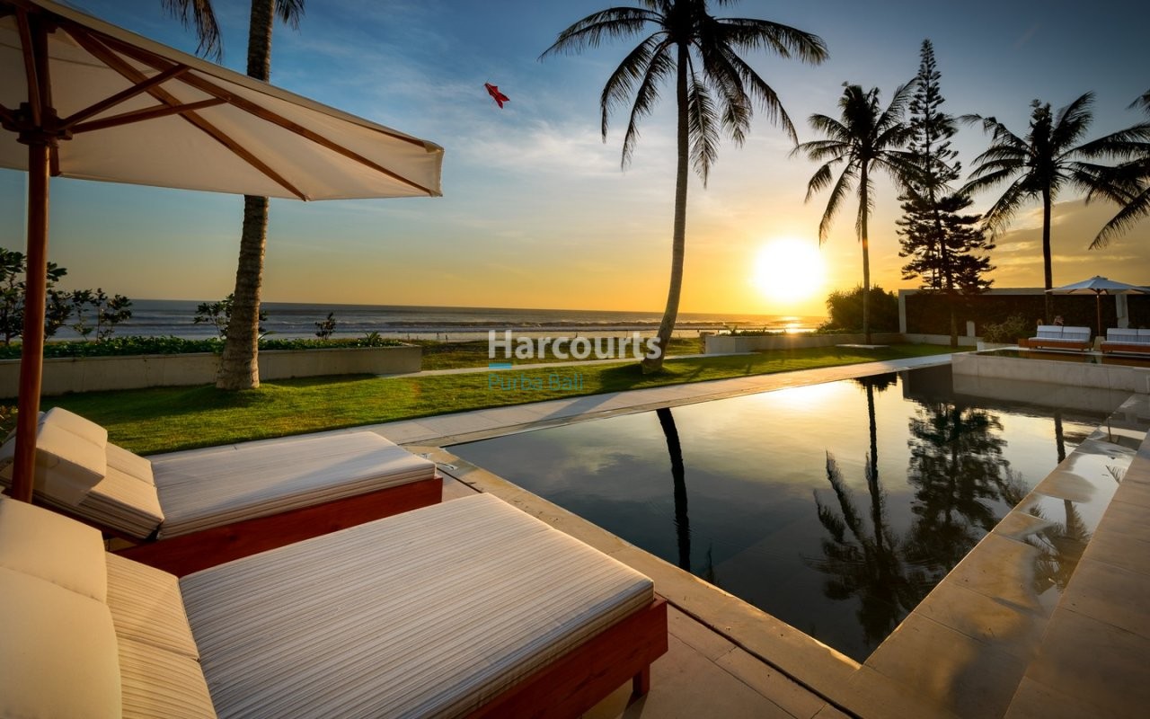 Spectacular Beachfront Freehold Villa Property Investment