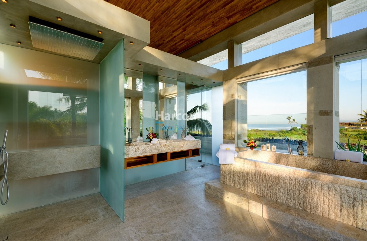 Spectacular Beachfront Freehold Villa Real Estate Bali 1