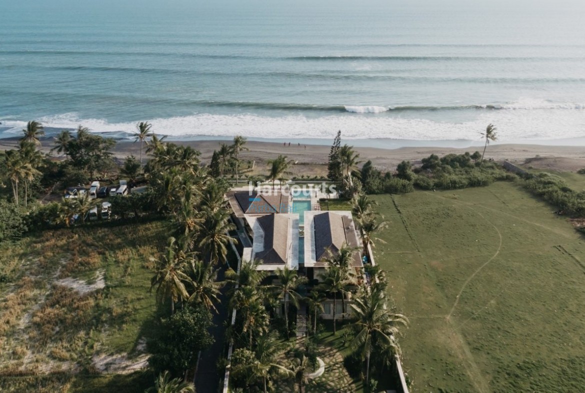 Spectacular Beachfront Freehold Villa Swimming Pool