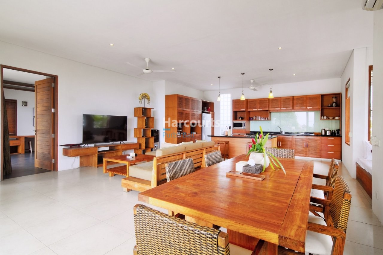 This Classically Styled Modern Freehold Ownership