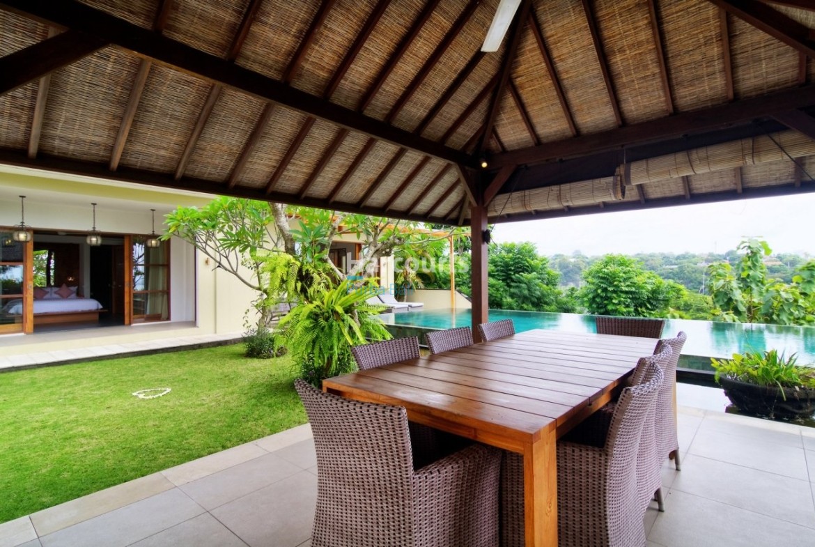 This Classically Styled Modern Freehold Ownership 1