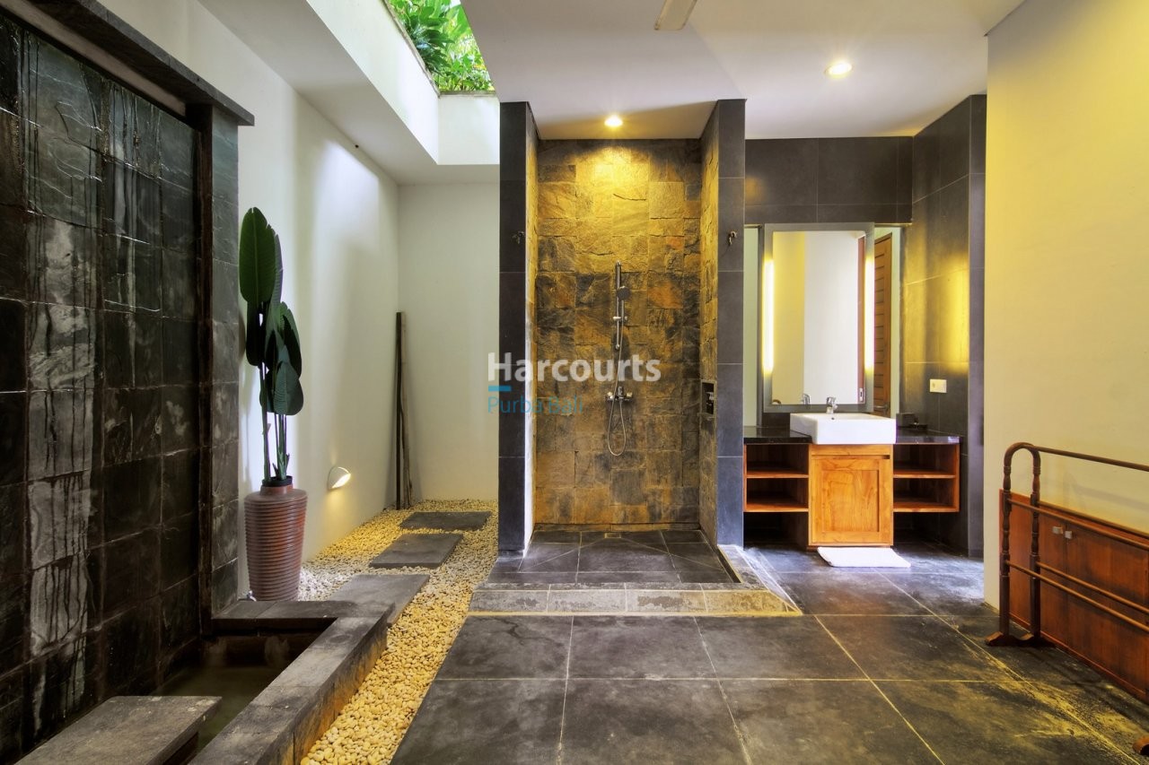This Classically Styled Modern Luxury Living 1