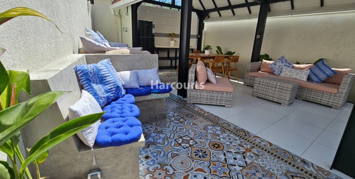 Discover Relaxed Contemporary Living Swimming Pool