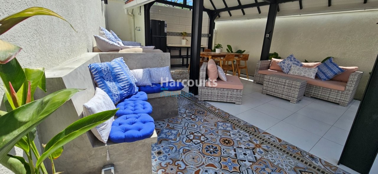 Discover Relaxed Contemporary Living Swimming Pool