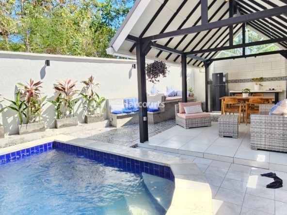 Discover Relaxed Contemporary Living Tropical Modern