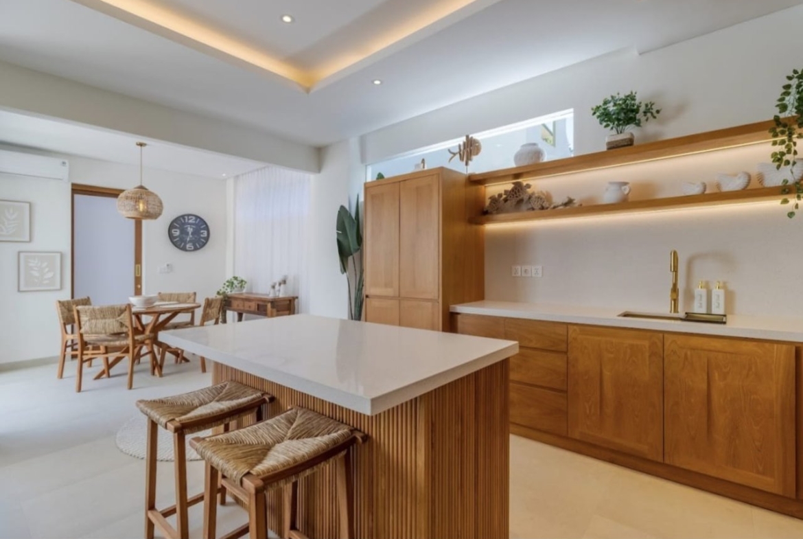 Experience Contemporary Tropical Living Swimming Pool