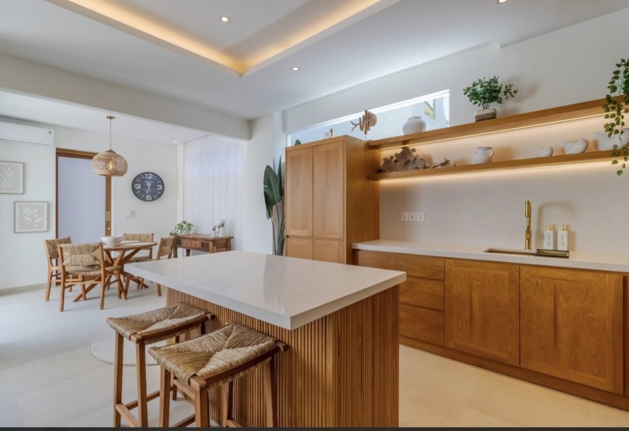 Experience Contemporary Tropical Living Swimming Pool
