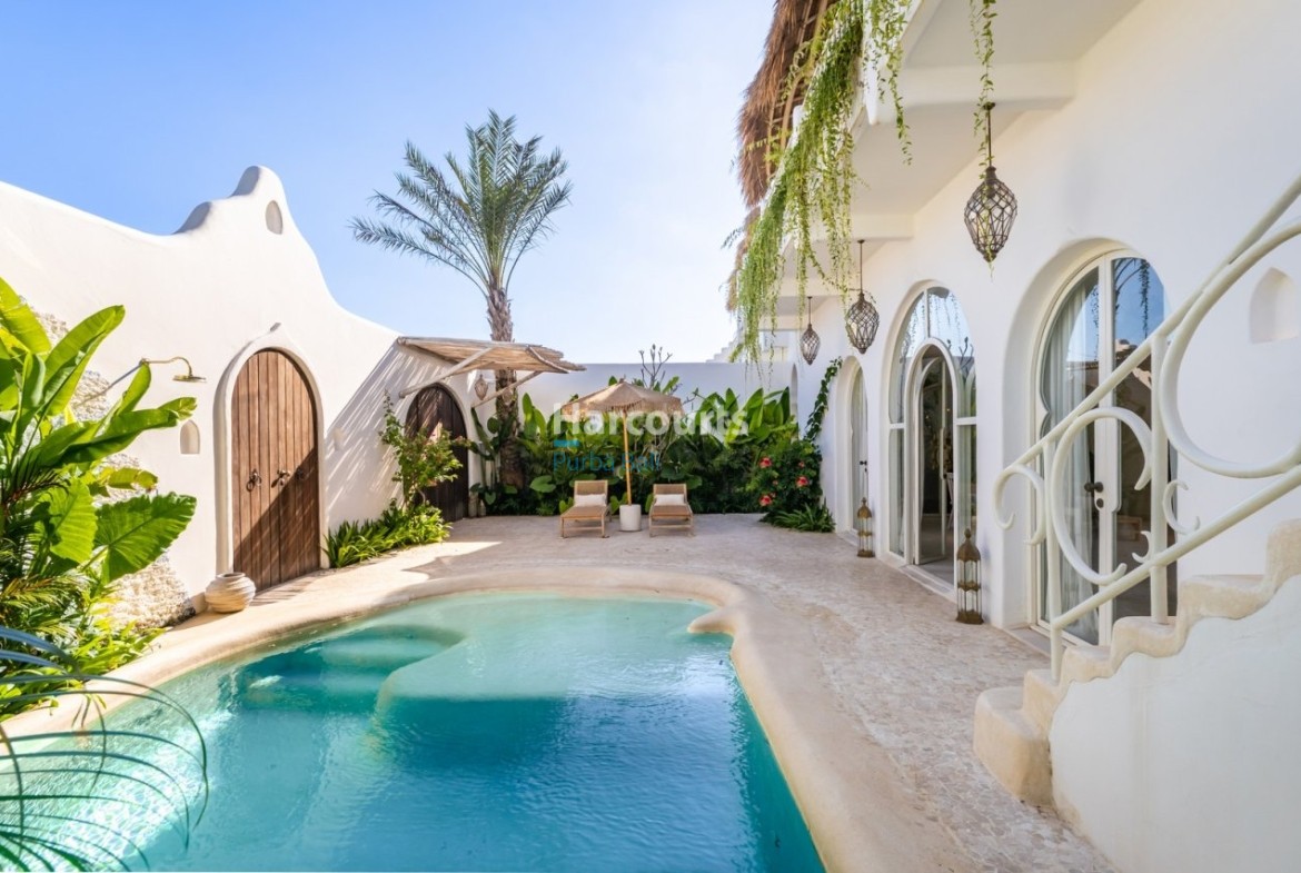 Located Peaceful Coastal Village Ocean Breeze