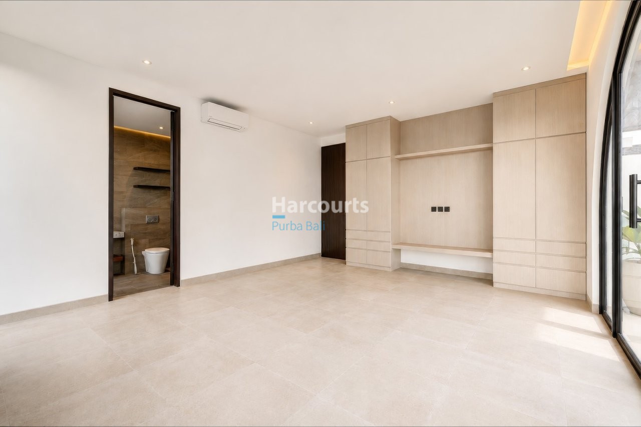 Located Within Private Residential Freehold Ownership