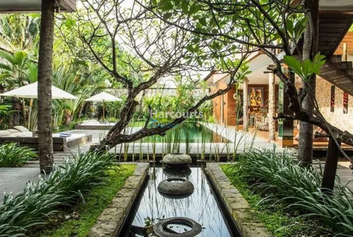 Luxurious Villas Like This Freehold Ownership