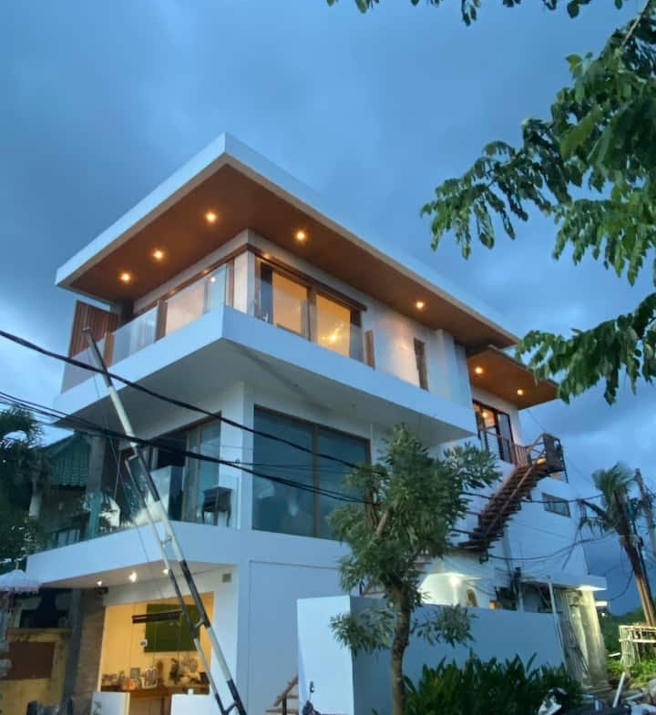 Set Within Established Beachfront Luxury Living