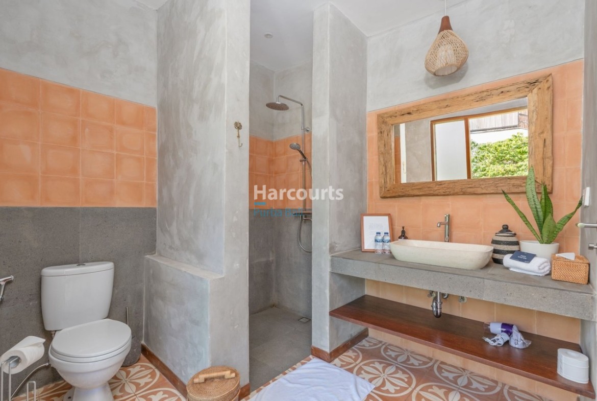 Set Within Highly Desirable Leasehold Opportunity