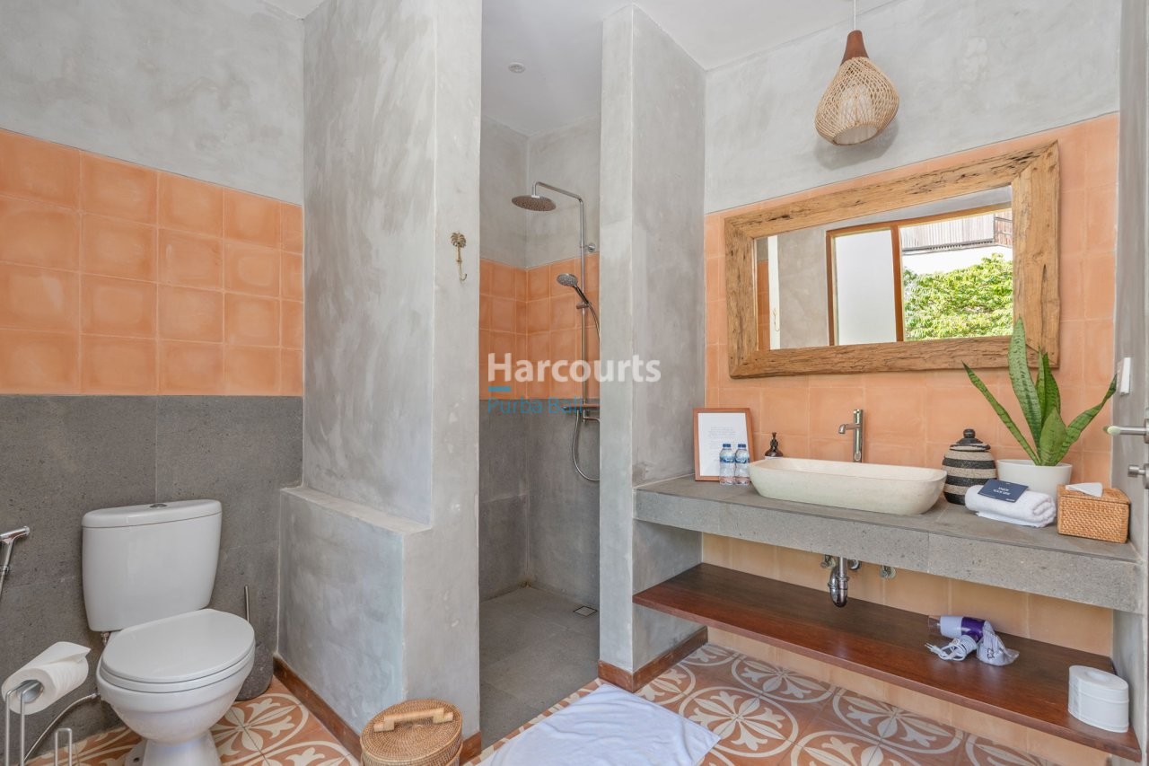 Set Within Highly Desirable Leasehold Opportunity