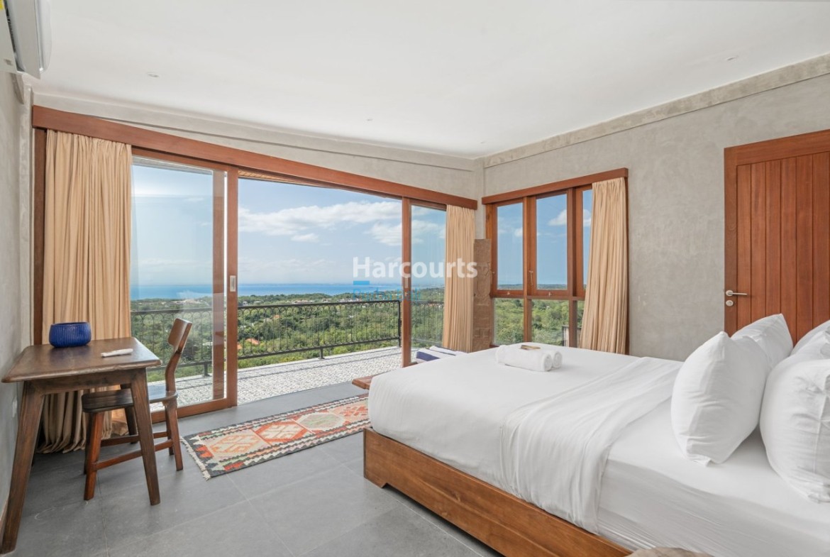 Set Within Highly Desirable Luxury Living