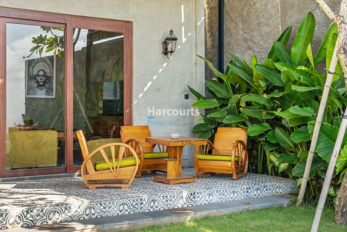 Set Within Highly Desirable Luxury Living