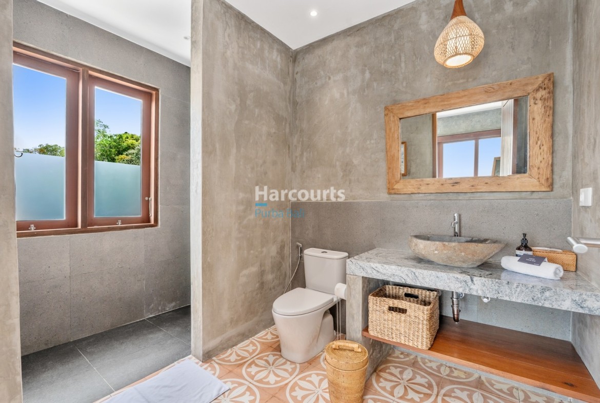 Set Within Highly Desirable Tropical Modern1