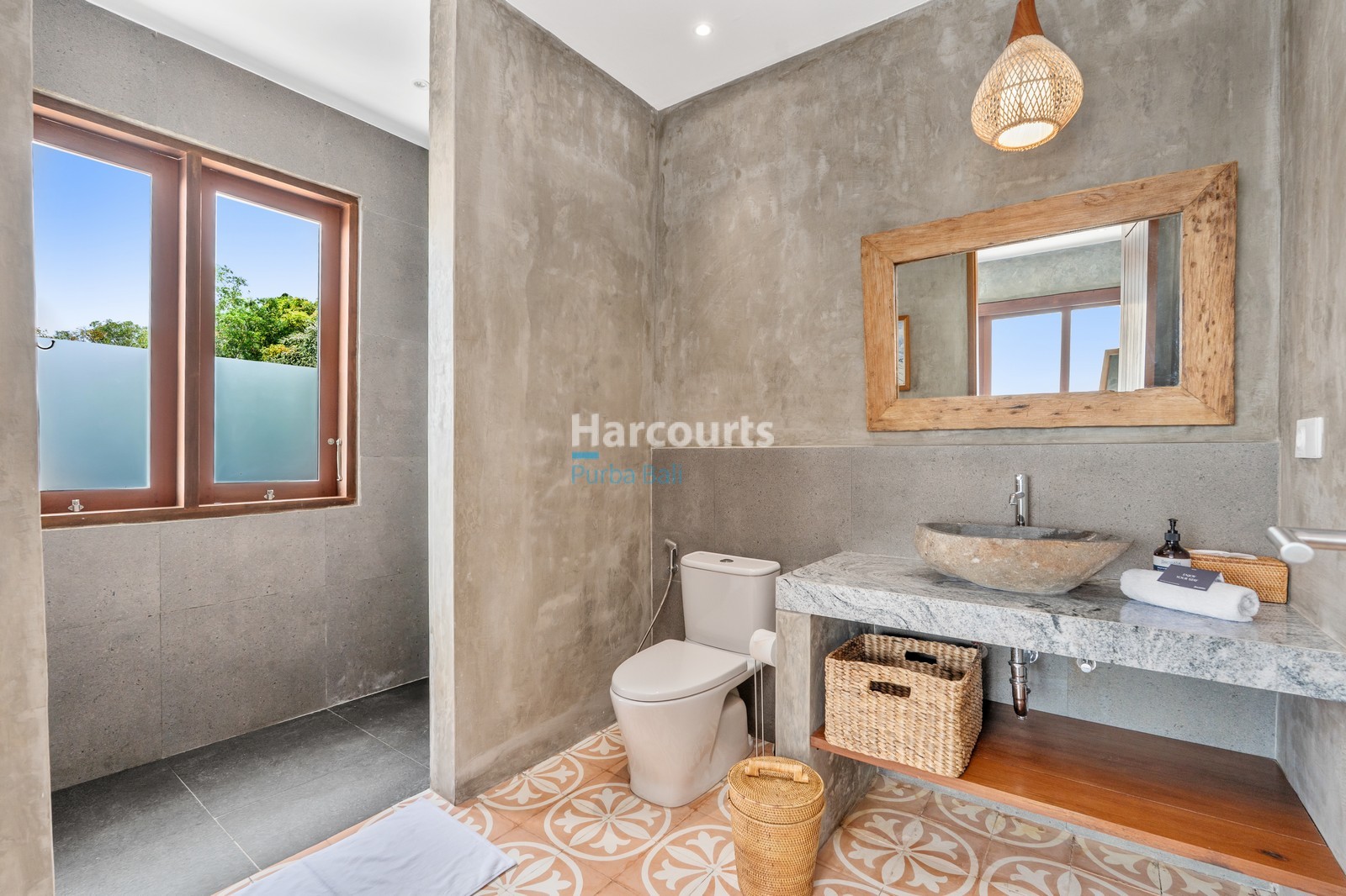 Set Within Highly Desirable Tropical Modern1