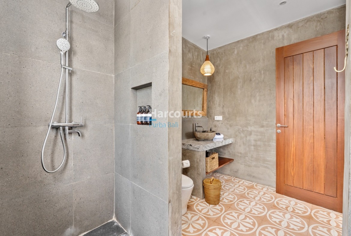 Set Within Highly Desirable Tropical Modern2