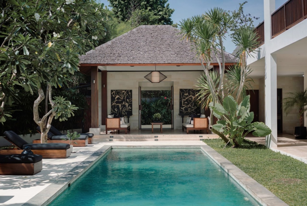 Substantial Luxury Villa Heart For Sale 1