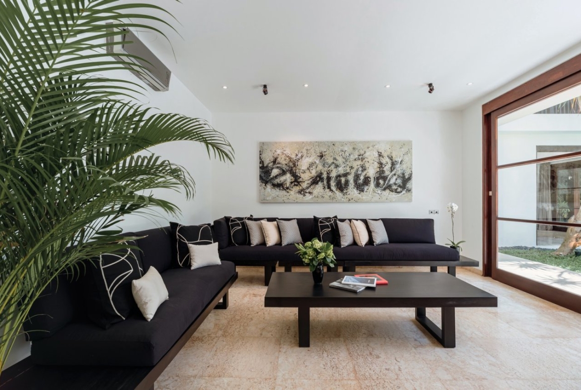 Substantial Luxury Villa Heart For Sale