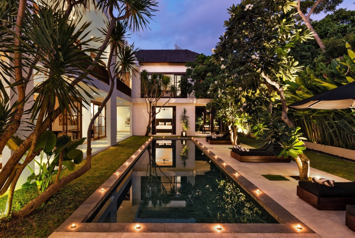 Substantial Luxury Villa Heart Property Investment 1