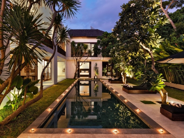 Substantial Luxury Villa Heart Property Investment 1