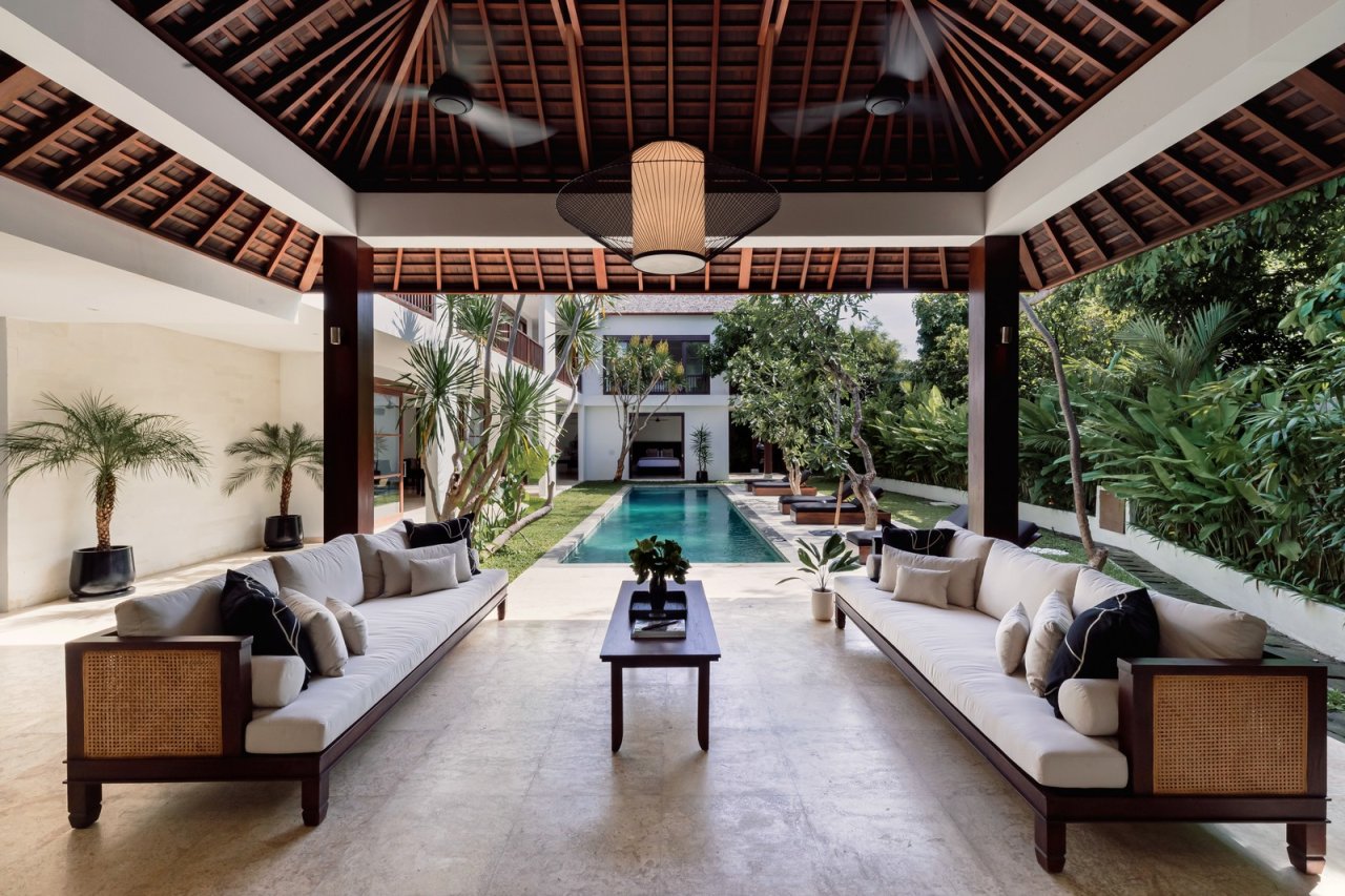 Substantial Luxury Villa Heart Property Investment