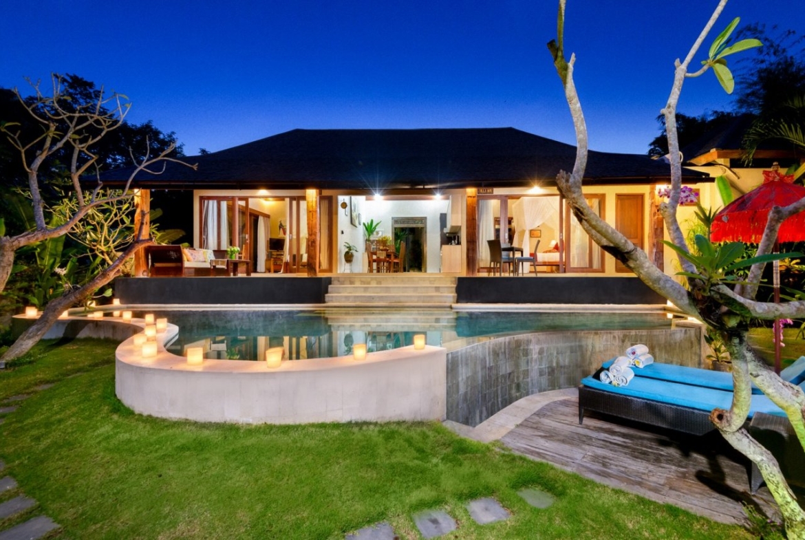 Ten Bedroom Freehold Estate Swimming Pool