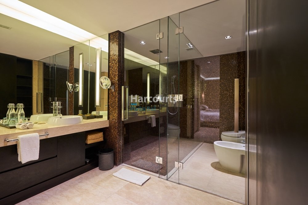 Title Luxury Two Bedroom Residence Swimming Pool